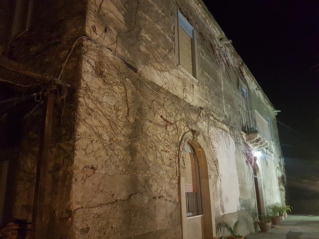 Готель Il Casale Мілаццо Екстер'єр фото